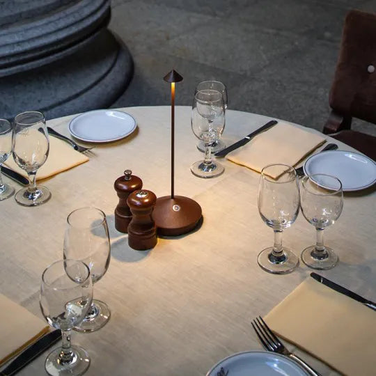 Cordless dimmable LED table lamp