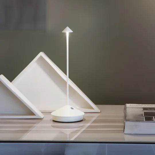 Cordless dimmable LED table lamp