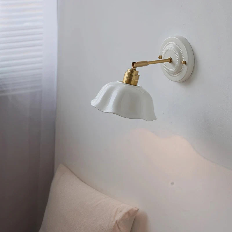 Cream Ceramic Wall Lamp – detail view