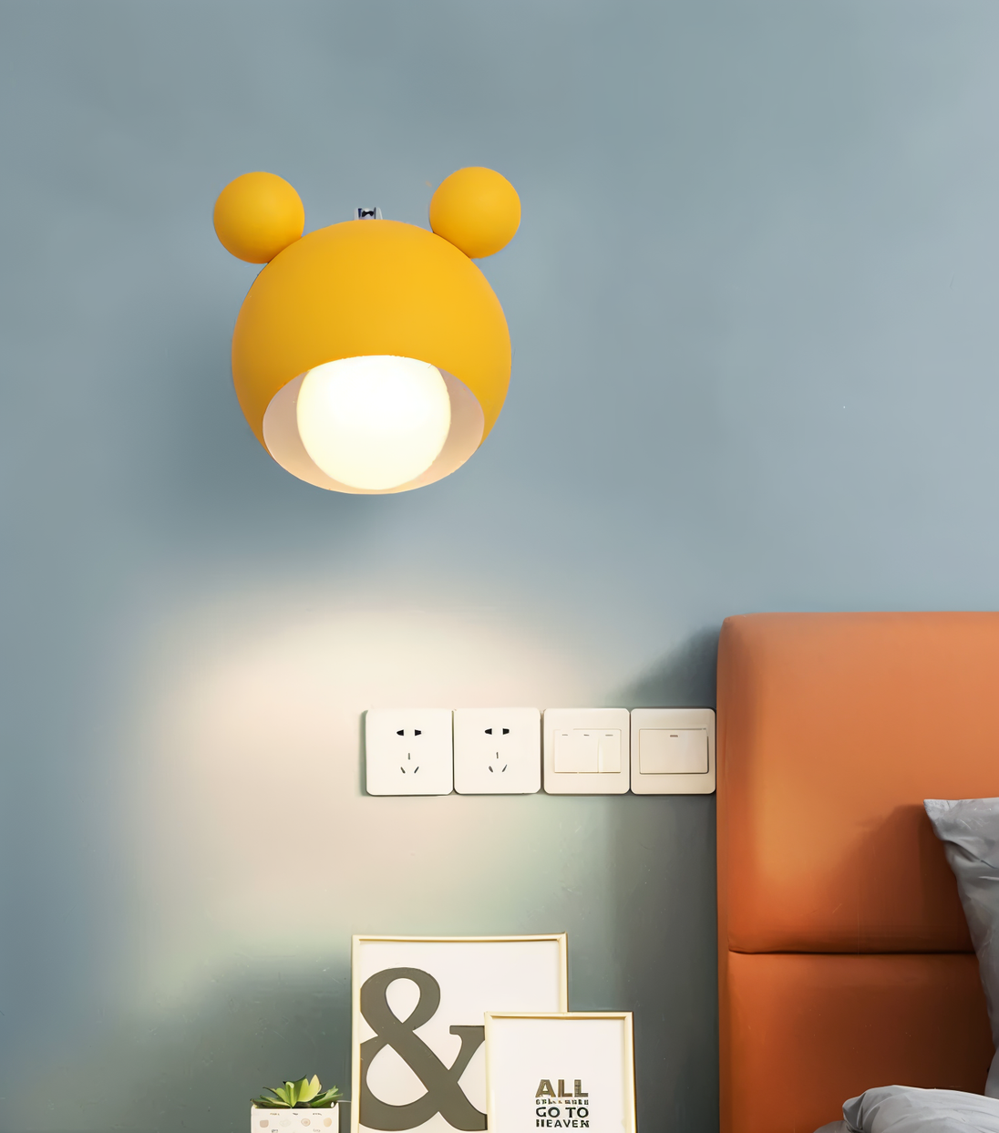 Playful Mouse Wall Lamp