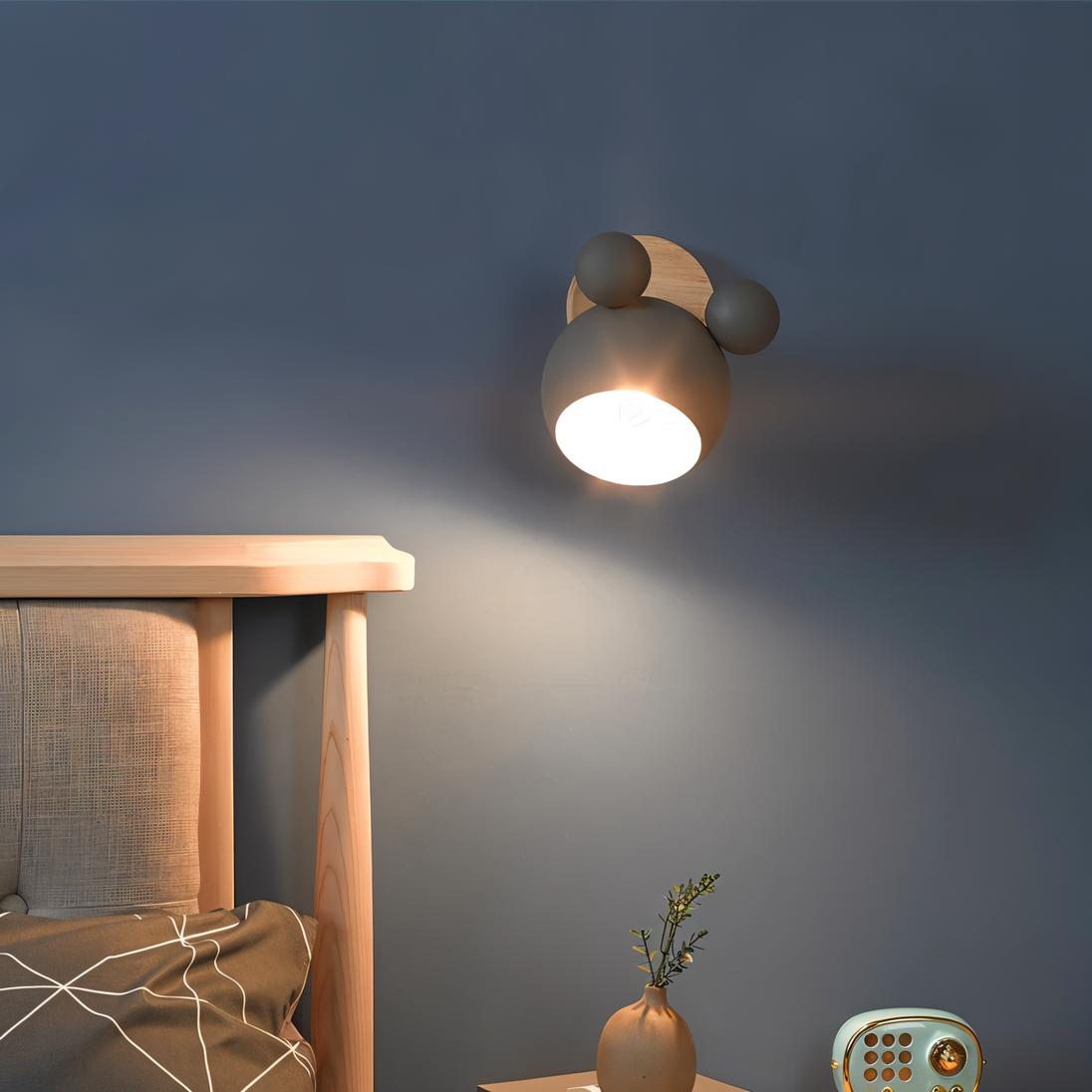 Playful Mouse Wall Lamp