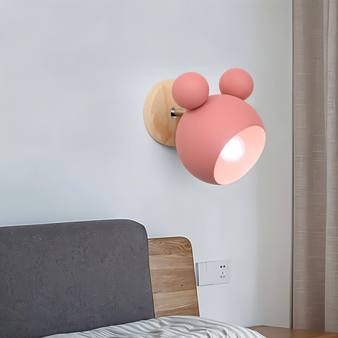 Playful Mouse Wall Lamp