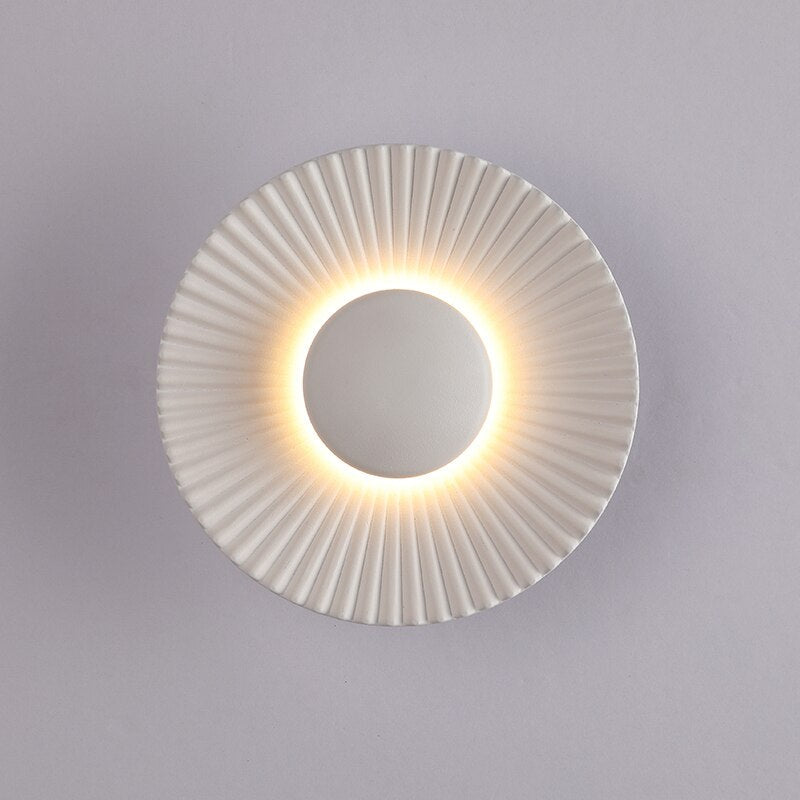 Sun Ray Metal LED Wall Lamp – White